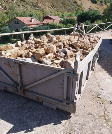 Cajón lleno de piedras