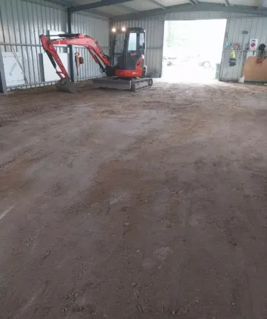 Excavadora trabajando en un terreno