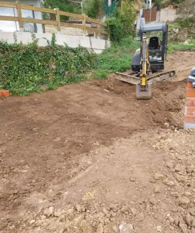 Mini excavadora trabajando