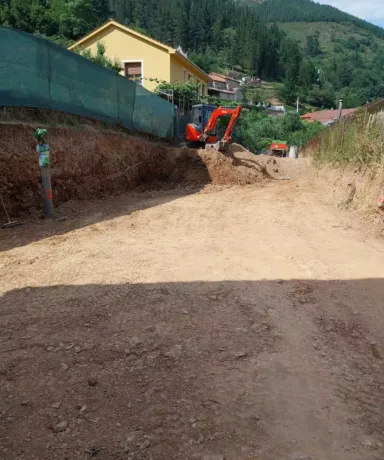 Excavadora trabajando en un terreno
