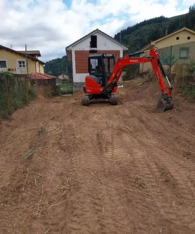 Excavadora trabajando en un terreno
