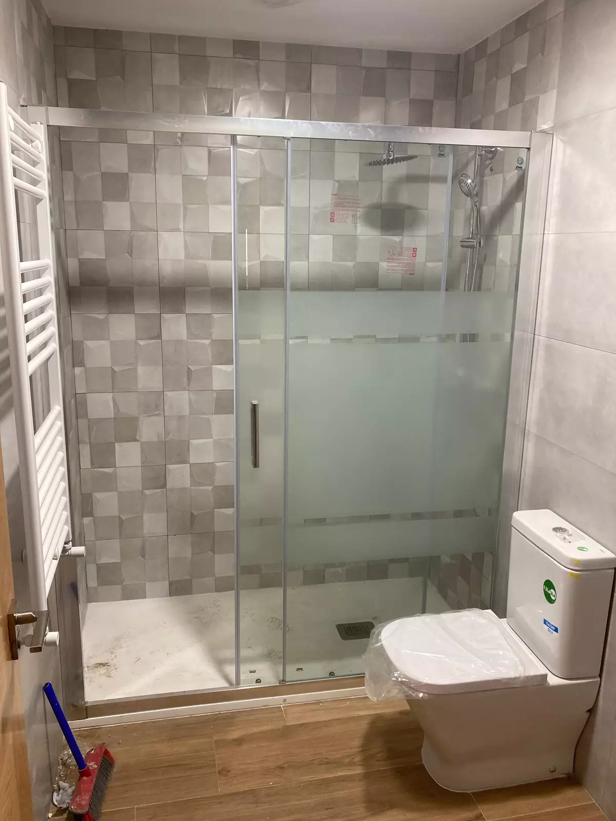 Reforma en baño con ducha e indoro