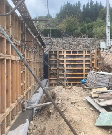 Trabajos en los cimientos de una edificación